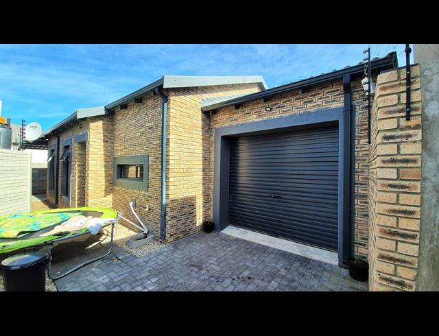3 BEDROOM HOUSE FOR SALE IN FAIRVIEW